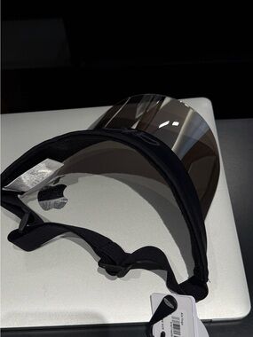 Alo Yoga | Black Airlift Solar Visor